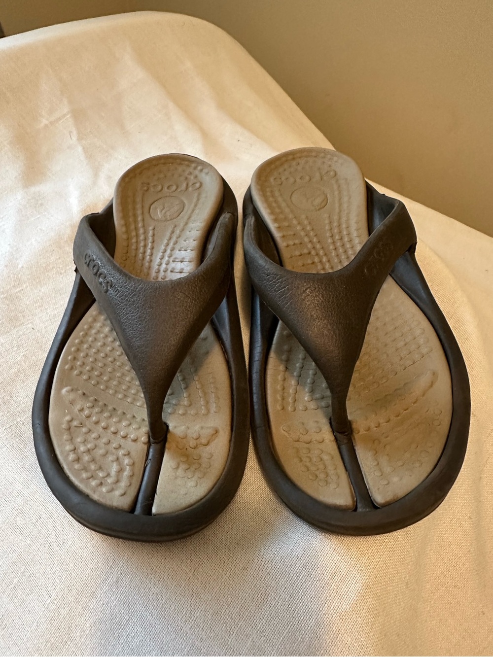 Crocs Athens Khaki Brown Flip Flop Sandal Unisex Mens 4 Womens 6 Classic Comfort